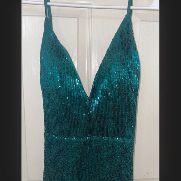 PORTIA & SCARLETT GLISTEN GOWN - PROM - Picture 7 of 7